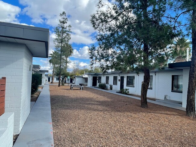 Photo - Remodeled Two Bedroom, End Unit with A/C and Large Fenced Yard at La Terraza!! Unit Forg2132C