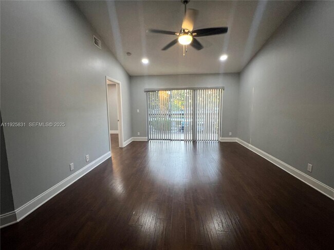 Photo - 501 Gardens Dr