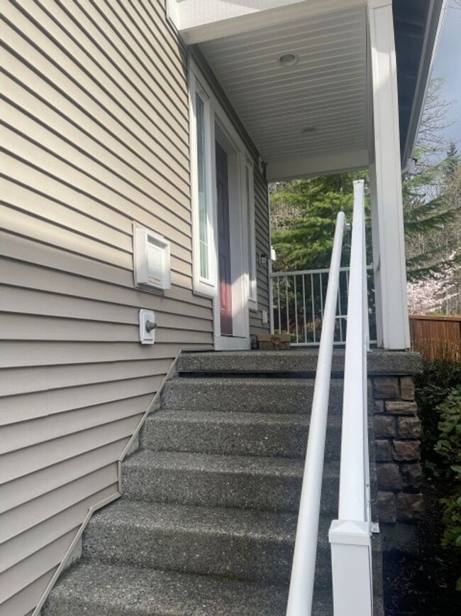 Photo - 3bd/2.5ba Lynnwood Townhome