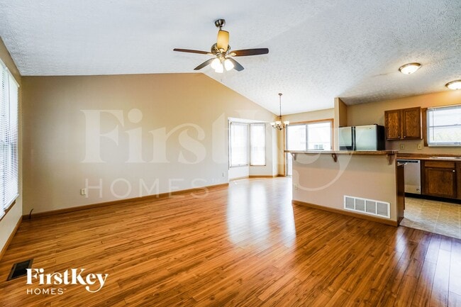 Photo - 5673 Larksdale Dr