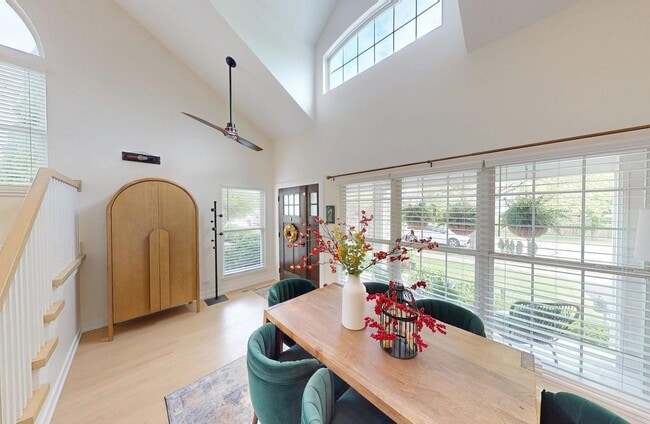 Photo - 2207 Periwinkle Ln