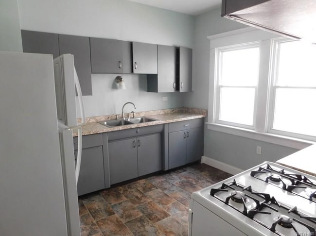 Photo - 126 Lisbon Ave Unidad lower