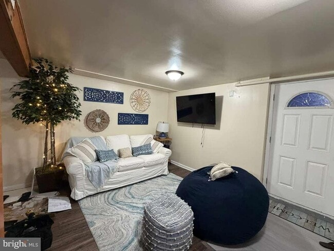 Photo - 233 Molden Dr