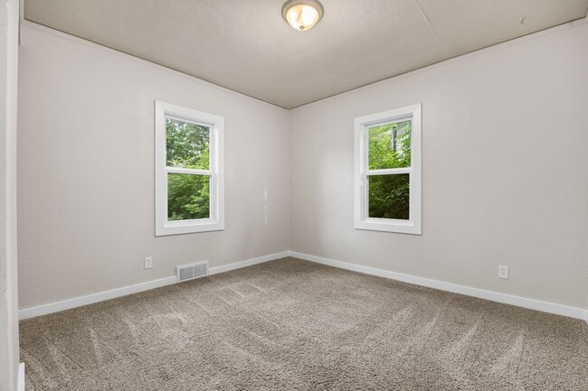 Photo - 2900 Oxford St