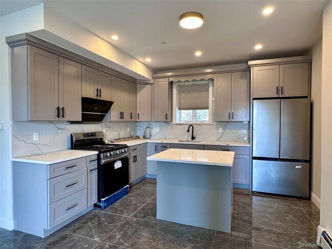 Photo - 64-67 185th St