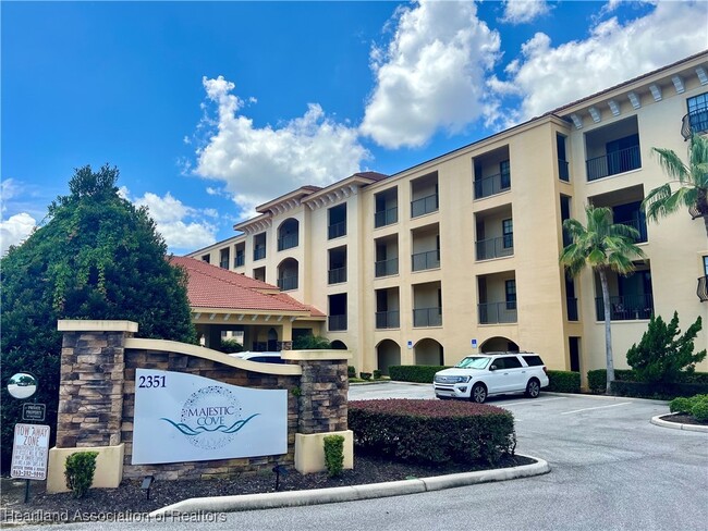 Building Photo - 2351 Lakeview Dr Unit 315 Rental