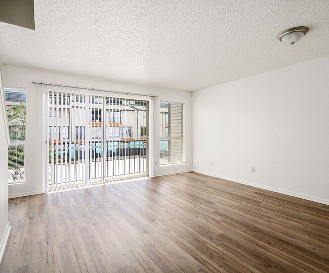 Building Photo - 2111 Holly Hall St Rental