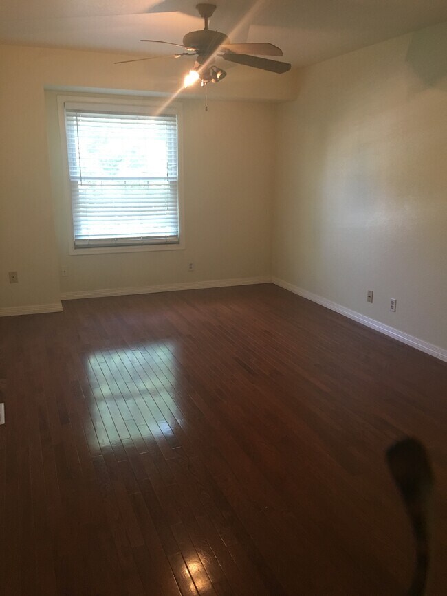 Sala de estar - 2137 S Lincoln St