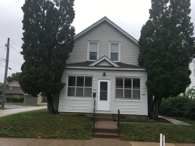 1223/1225 Redfield St Duplex - 1223/1225 Redfield St Duplex Apartment Unit 1225