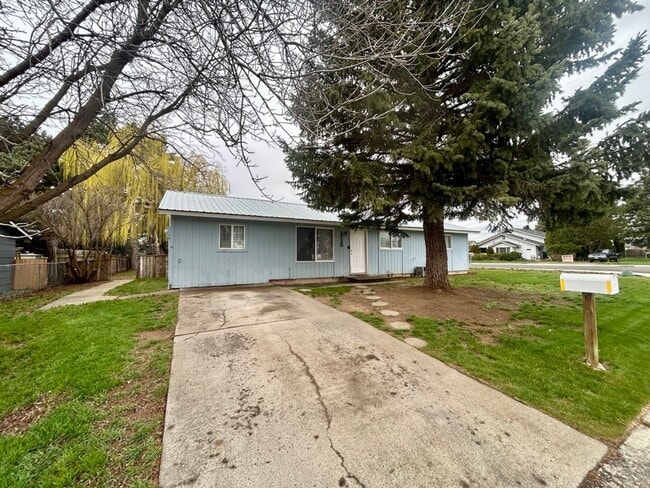 Photo - Charming 4 Bedroom Home with Fully Fenced Yard