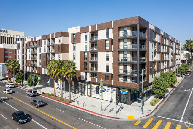 Building Photo - Wilshire Valencia Rental