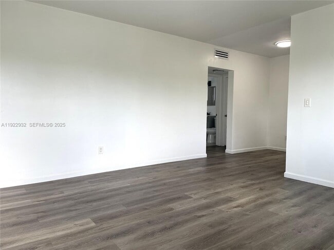 Photo - 17175 NE 20th Ave Unit 6