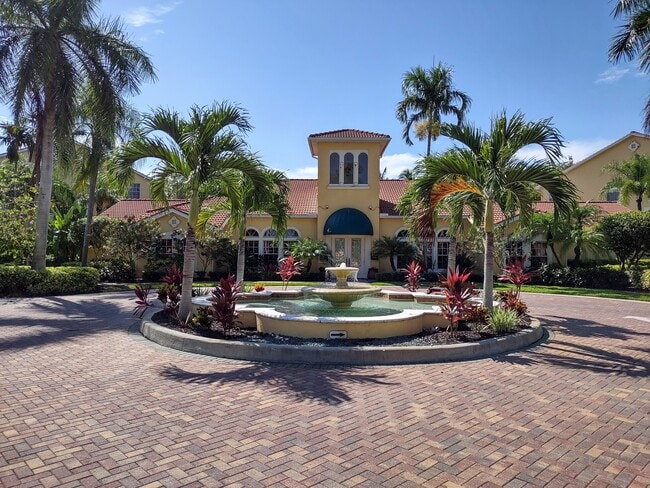 Building Photo - 4620 Saint Croix Ln Unit #9