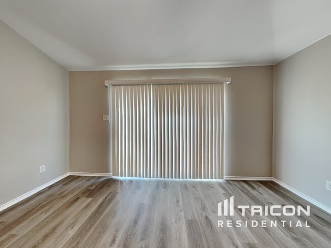 Photo - 1107 Longhorn Ln