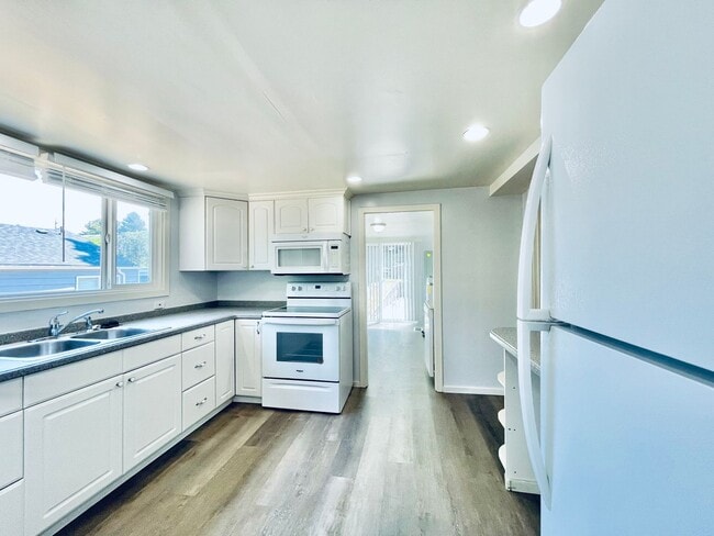 Photo - 1403 S 99th St