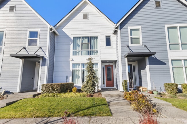 Building Photo - 7447 SE Chinquapin Dr