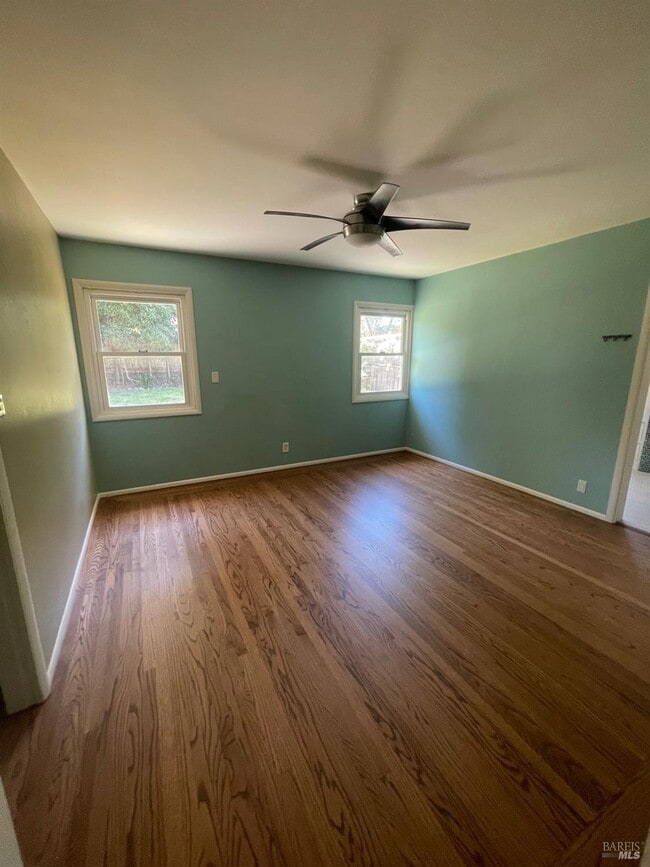 Photo - 954 Norlee St