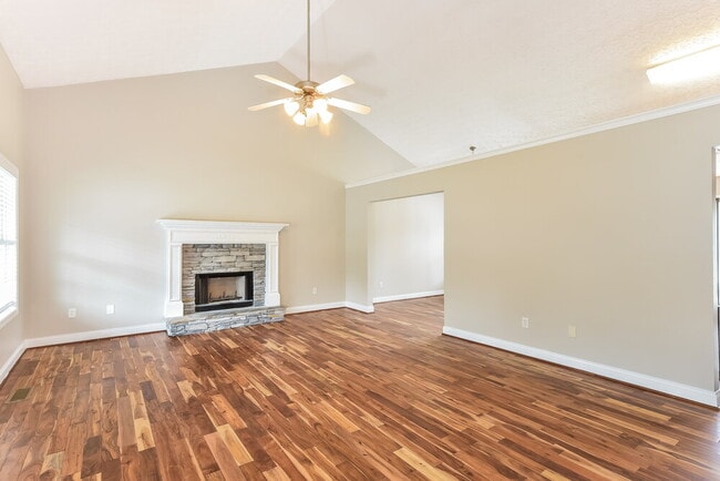 Photo - 939 Creek Run Pl