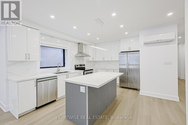 Photo - 999 Eglinton Ave W