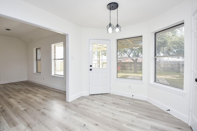 Building Photo - 2502 6th Ave N