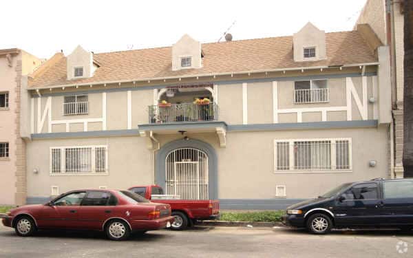 Photo - 1210 S Lake St