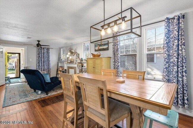 Photo - 2883 Forbes St