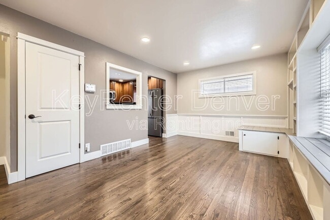 Photo - 10462 Carlile St