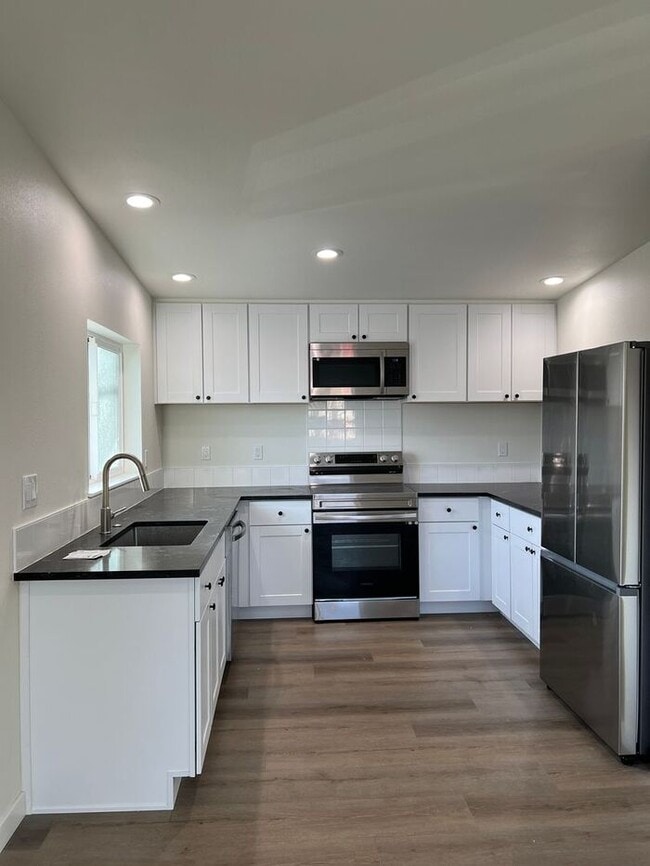 Photo - Professional Photos Coming Soon!