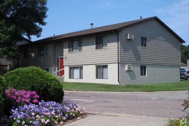 all 4, 8 and 12 plexes - Heritage Place Apartments