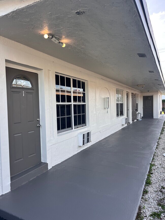 Photo - 725 NW 4th Ave