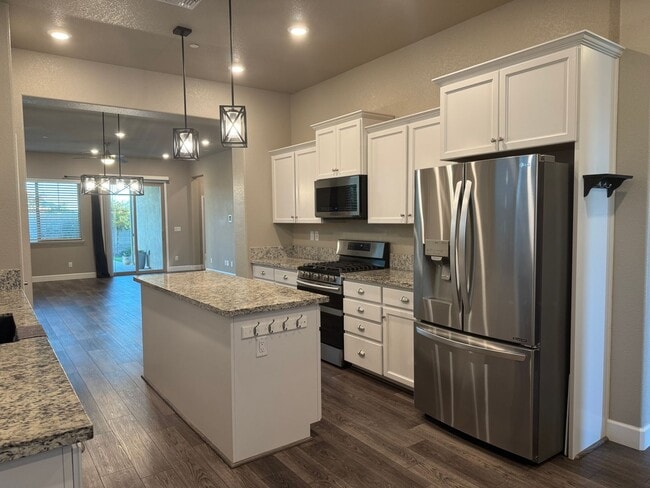 Photo - Stunning 3 Bedroom Home in Roseville near Rex Fortune Elementary and John Byouk Park!