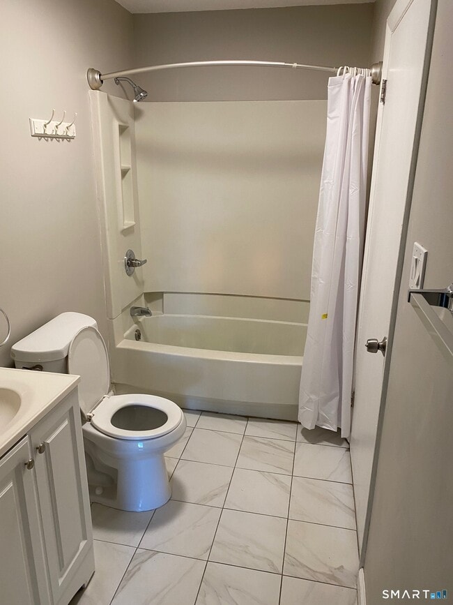 1 Divinity St Unit 3E