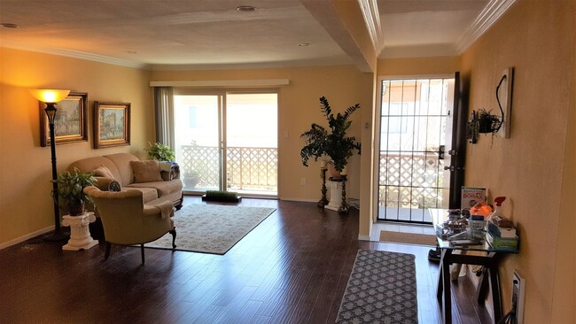 Photo - Beautiful Second Floor Condo in Great Area! Unit J