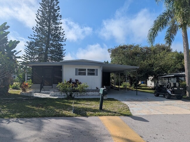 Photo - 74 Lone Pine Ave