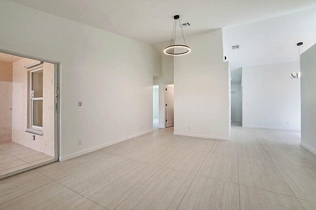 Photo - 320 NE 42nd St