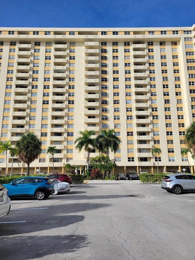 Building Photo - 1833 S Ocean Dr Unit 307