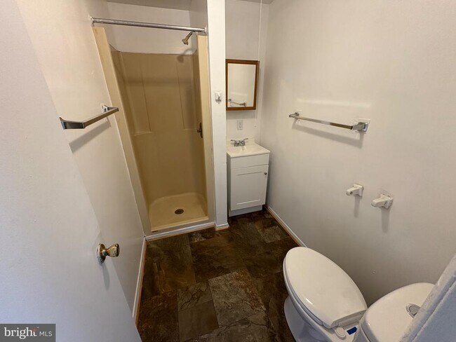 Photo - 120 E Main St Unidad B