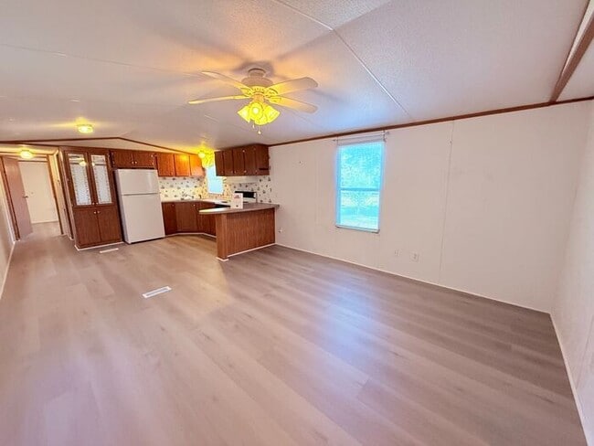 Photo - Single Wide Home 5 minutes to Wrightsville...