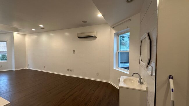 Photo - 548 S 54th St