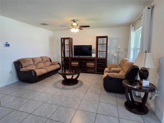 Photo - 611 Grove St