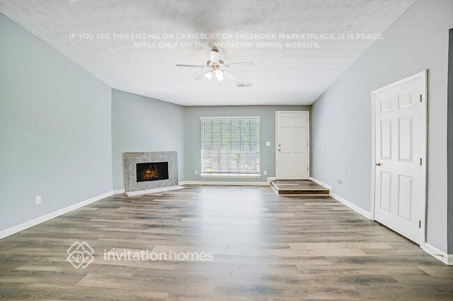 616 Candlewick Ln NW