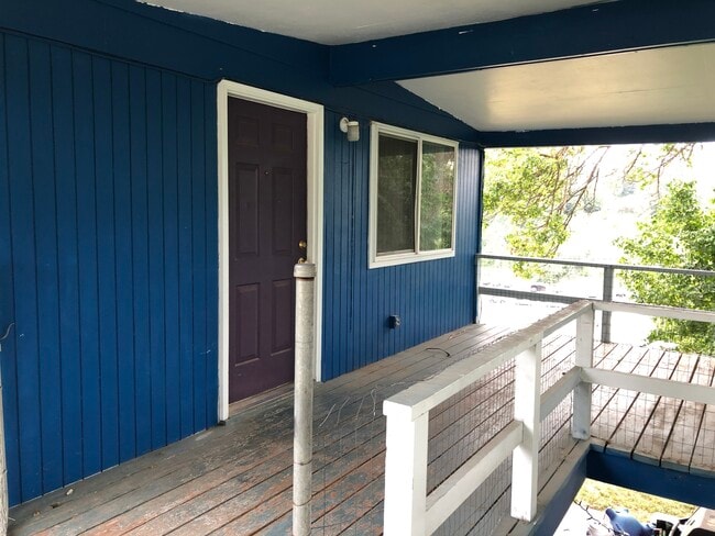 Building Photo - 625 SE Taylor St Unit Upper