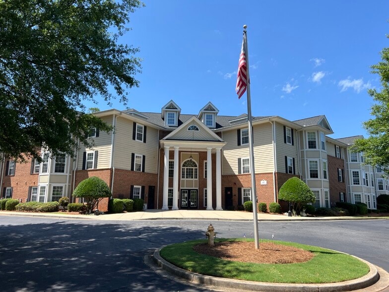 Laurel Oaks - Building Exterior