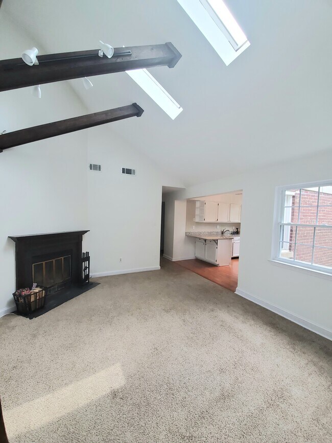 Photo - 2107 N Taft St Unit 16