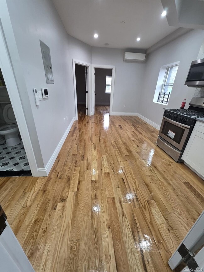 Photo - 91 E 54th St Unidad 2R