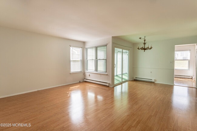 Photo - 73 Buckingham Dr N