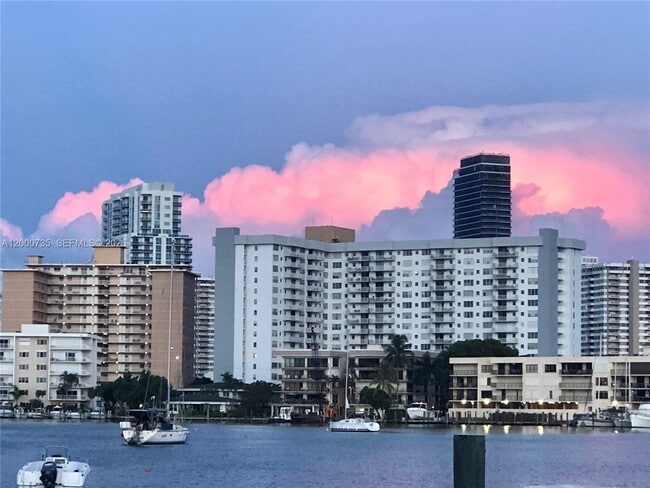 Photo - 462 Golden Isles Dr Unidad 205