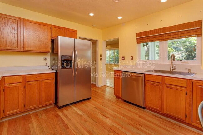 Photo - 816 Putnam Ave