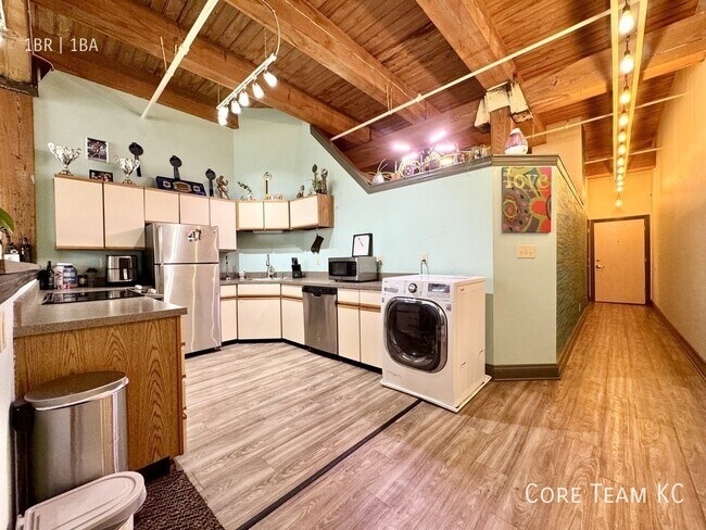 Photo - 308 W 8th St Unidad 403