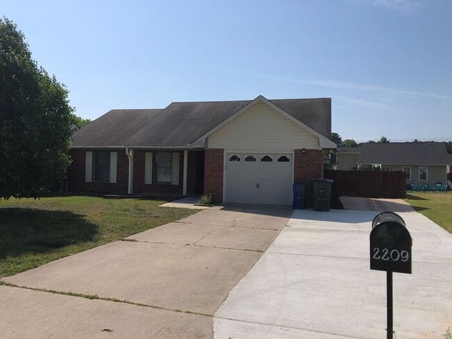 Building Photo - 2209 Mossycup Ln